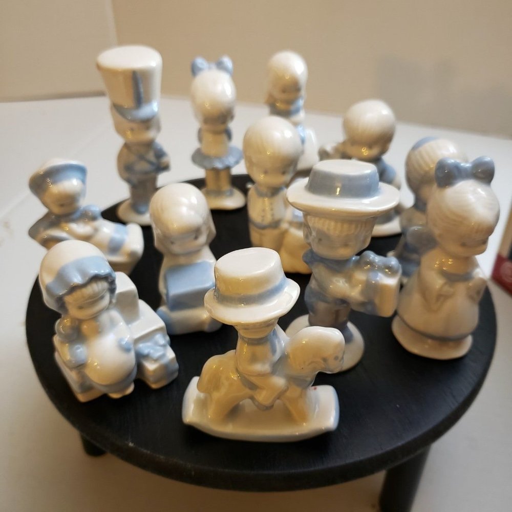 Porcelain child figures winter themed